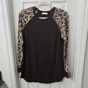 Chic Brown Top with Leopard Print Sleeves